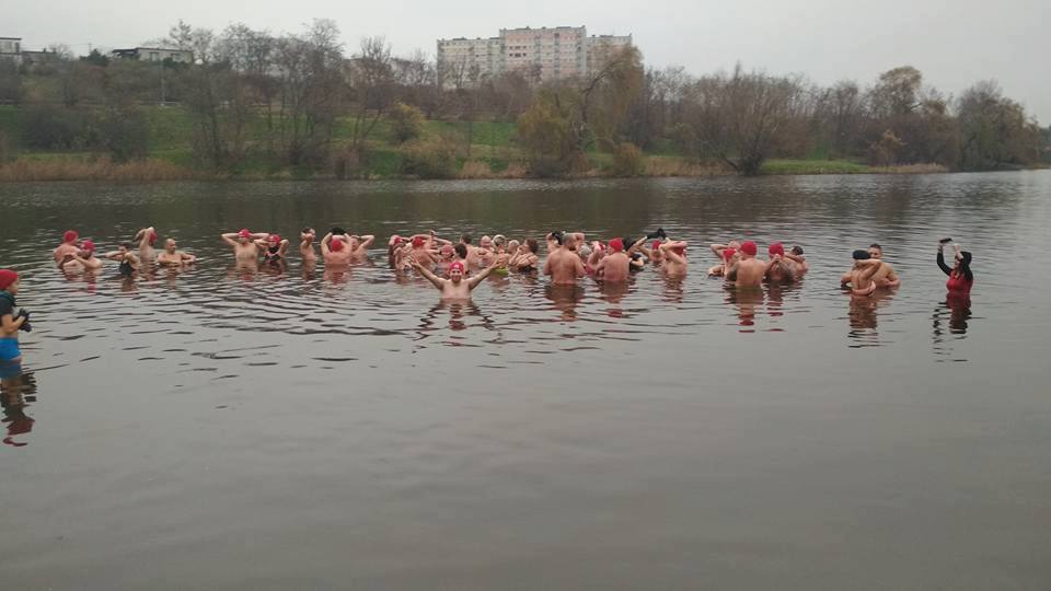 Na sobotnie morsowanie, pomimo lekkiego deszczu przybyło ponad 40 osób. ;)